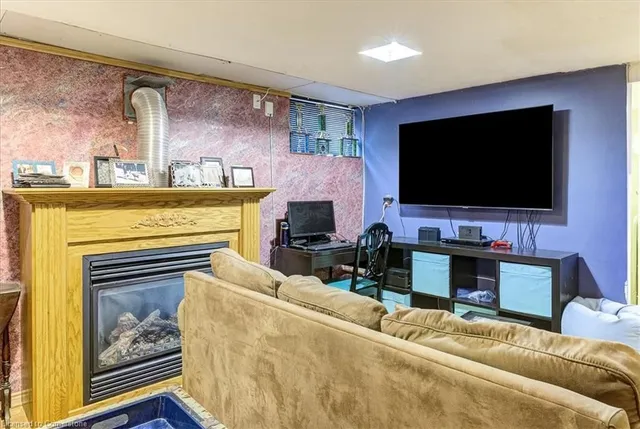 Additional image 33 of 8 Frances Ave