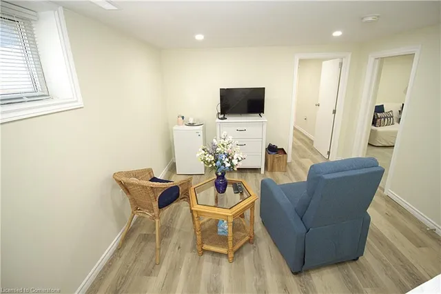 Additional image 23 of 109 Warren Ave