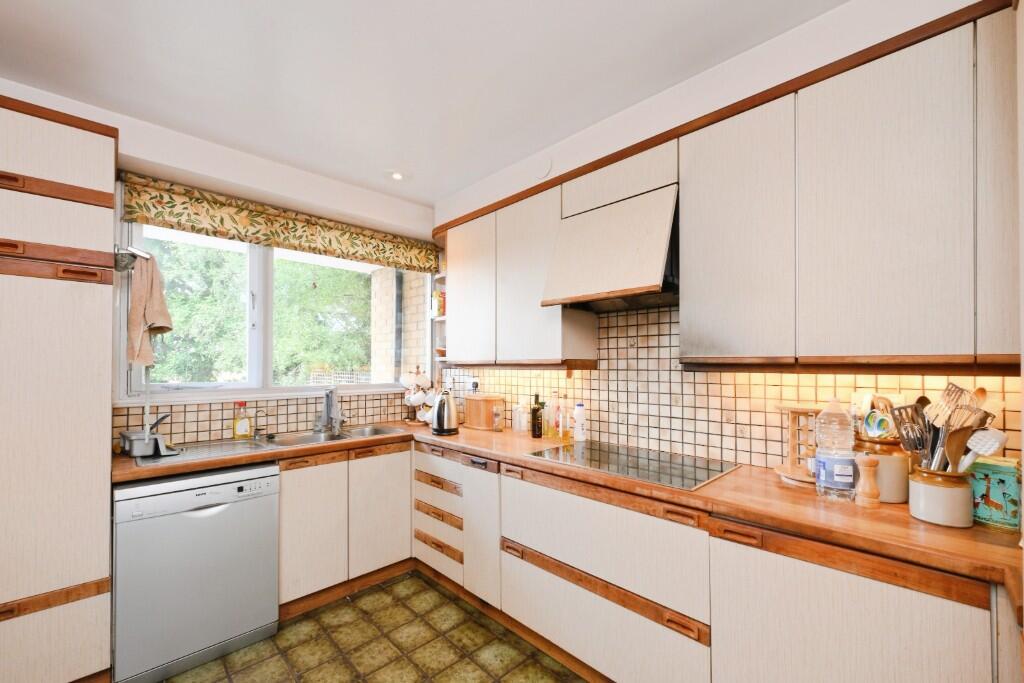 Additional image 10 of High Road, AL9