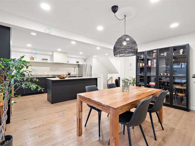 8251-8253 Av. Querbes|Montréal (Villeray/Saint-Michel/Parc-Extension), Quebec H3N2C3