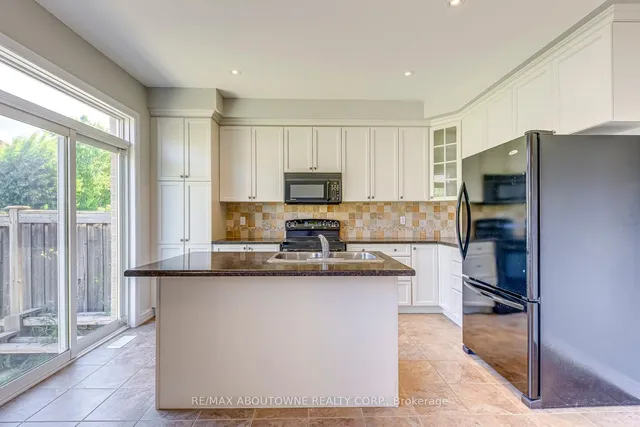 Additional image 13 of 1254 Craigleith Rd