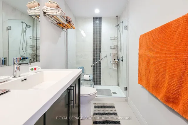 Additional image 32 of 1 Redfern Ave Unit 313