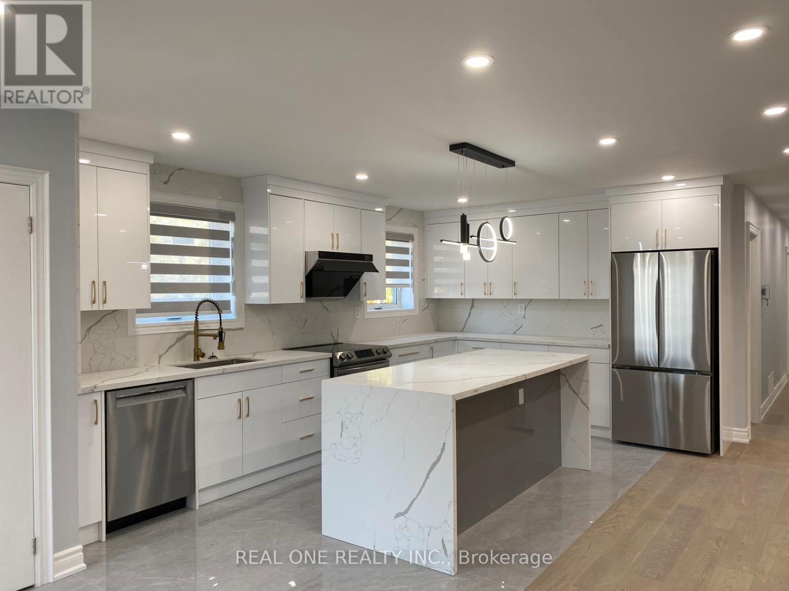 SINGLE ROOM WITH BATHROOM - 1186 SHADELAND DRIVE|Mississauga (Erindale), Ontario L5C1P4