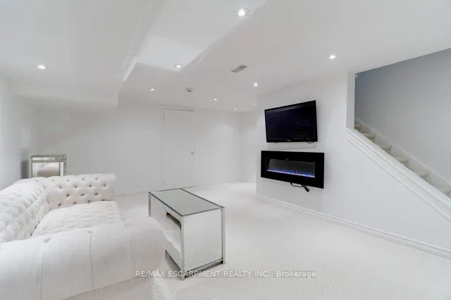 Additional image 5 of 1280 Maple Crossing Blvd Unit 11