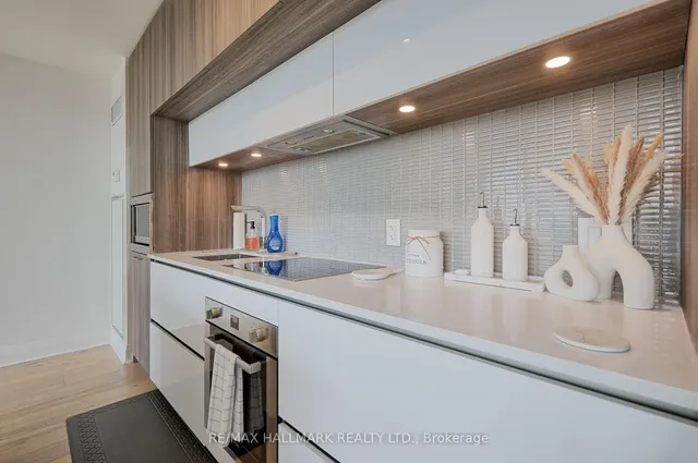 Additional image 14 of 151 Avenue Rd Unit 601