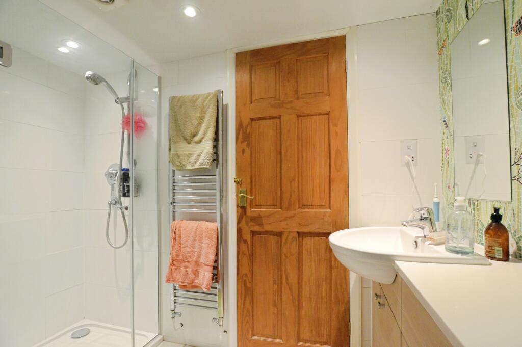 Additional image 19 of Roestock Lane, Colney Heath, AL4