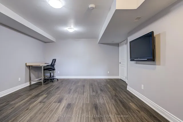 Additional image 35 of 44 Walbrook Rd