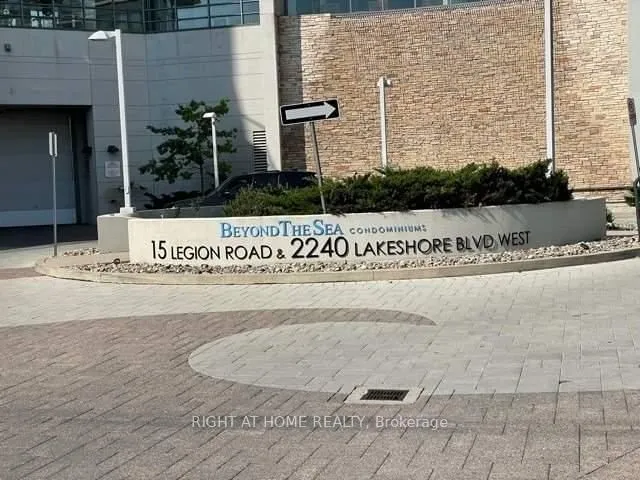 Additional image 4 of 2240 Lakeshore Blvd Unit 2707