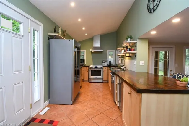 Additional image 28 of 662 Old Dundas Rd