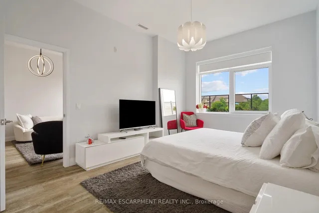 Additional image 23 of 1 Redfern Ave Unit 127