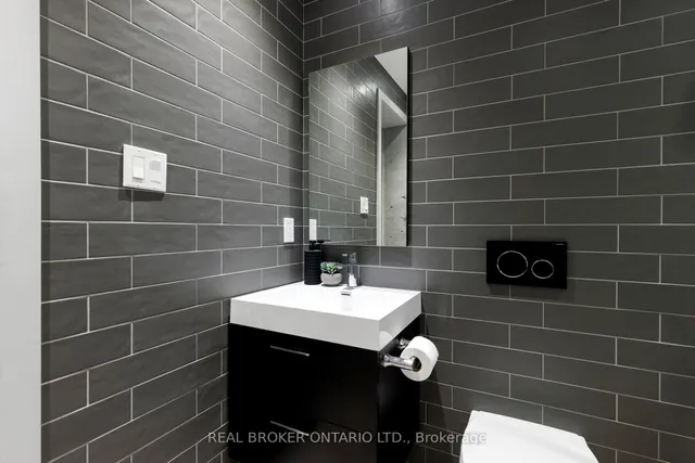 Additional image 13 of 38 Niagara St Unit PH08