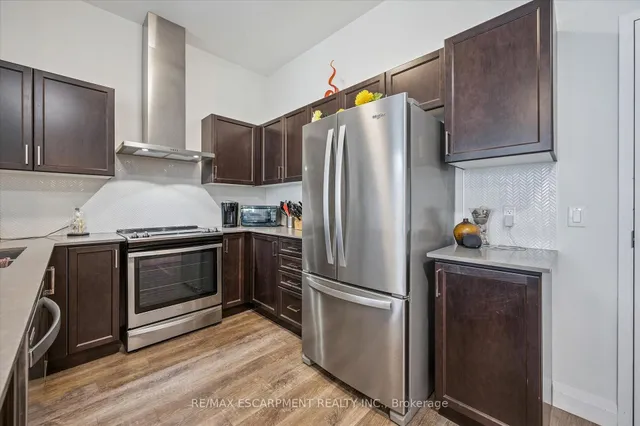 Additional image 10 of 1 Redfern Ave Unit 102