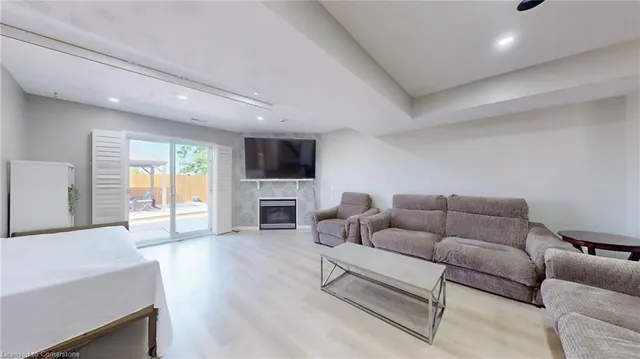 Additional image 15 of 183 Alderlea Ave