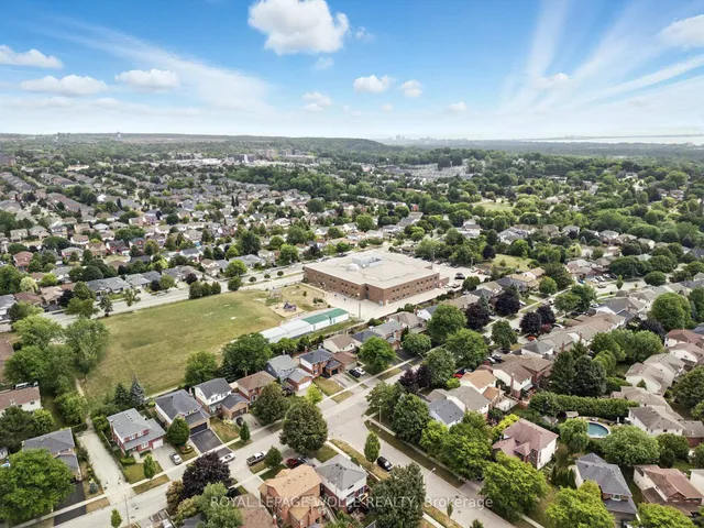 Additional image 40 of 51 Strathroy Cres