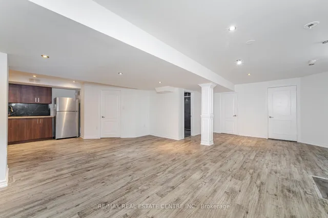 Additional image 43 of 6 Baccarat Cres