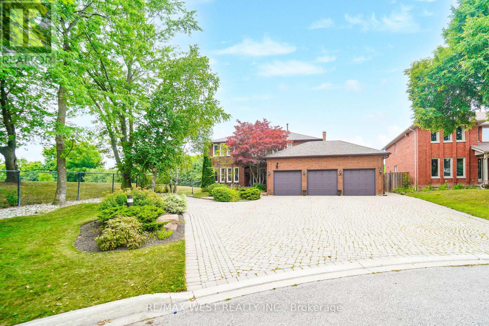 28 BRIDGEND COURT S|Vaughan (Islington Woods), Ontario L4L3L3