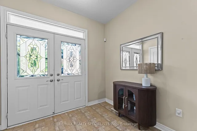 Additional image 4 of 8 Klondike Tr