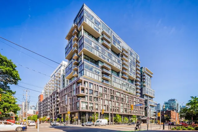 111 Bathurst St Unit 714