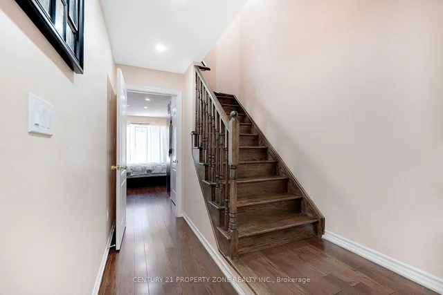 Additional image 4 of 33 Kayak Hts