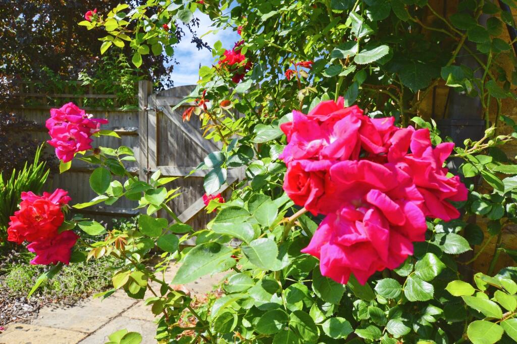 Additional image 26 of Roestock Lane, Colney Heath, AL4