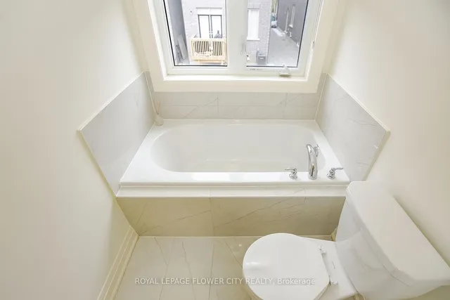 Additional image 33 of 114 Adventura Rd