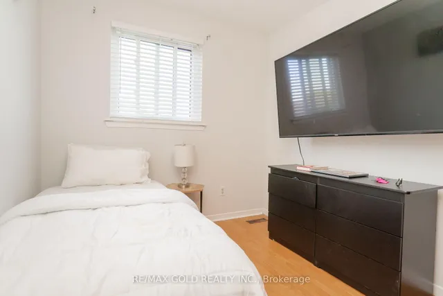 Additional image 31 of 57 GUILDFORD Cres