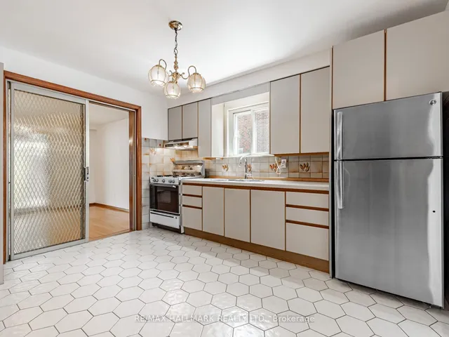 Additional image 12 of 31 Woodenhill Crt