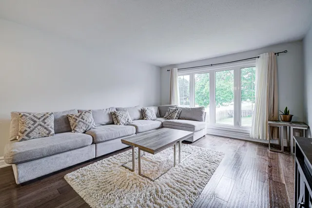 Additional image 12 of 633 Balmoral Dr