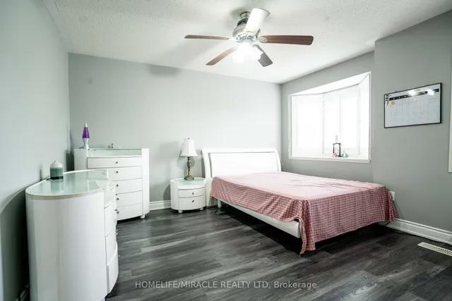 Additional image 43 of 16 Signet Crt