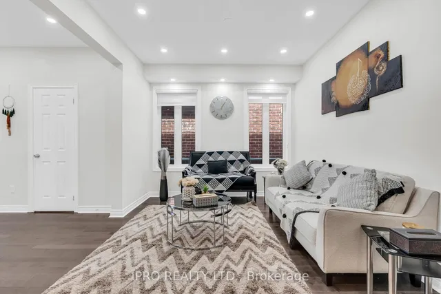 Additional image 10 of 564 Bessborough Dr