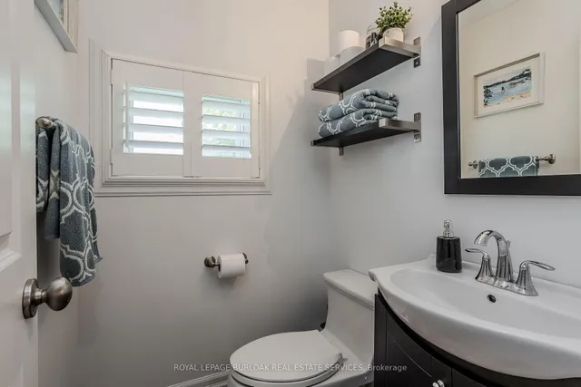 Additional image 22 of 447 Woodview Rd Unit 3