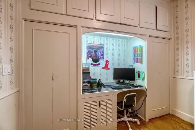 Additional image 12 of 33 MILES St