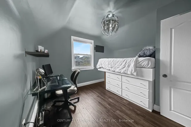 Additional image 30 of 215 Wexford Ave