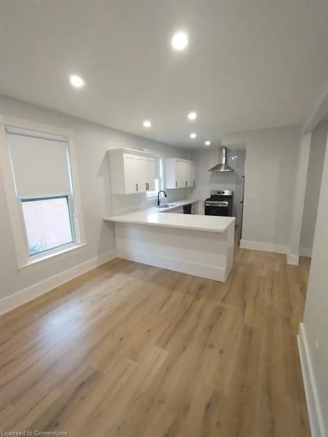 Additional image 16 of 102 Grant Ave