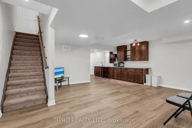 Additional image 28 of 564 Bessborough Dr