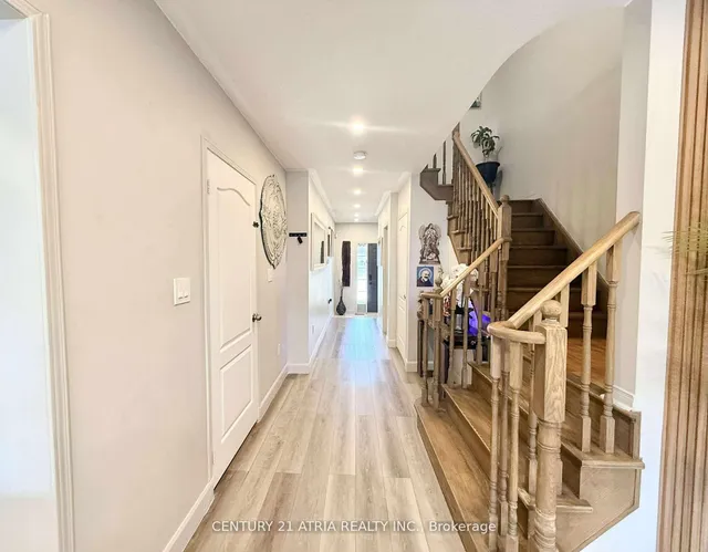 Additional image 3 of 6083 Rowers Cres