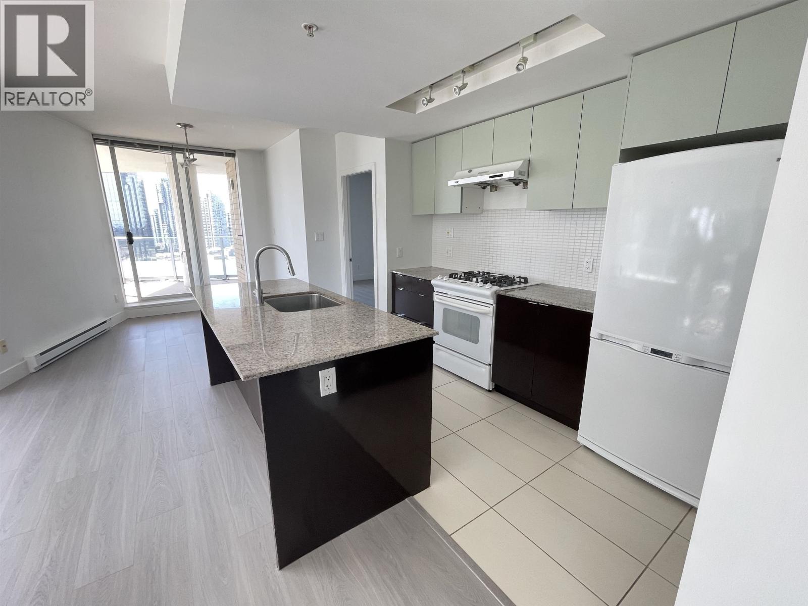 24xx 4808 HAZEL STREET|Burnaby, British Columbia V5H0A2