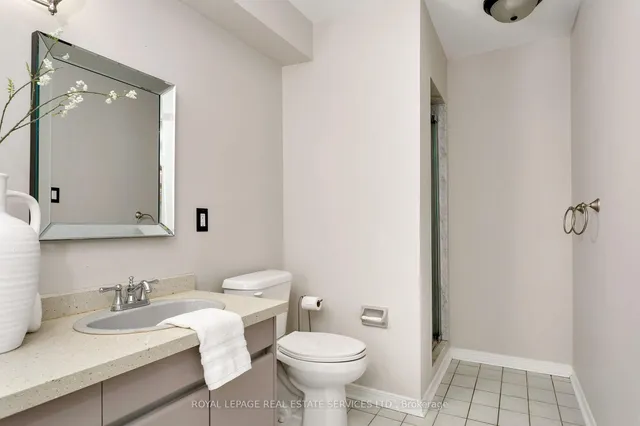 Additional image 30 of 2006 Glenada Cres Unit 7