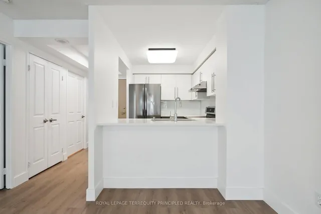 Additional image 12 of 942 Yonge St Unit 418