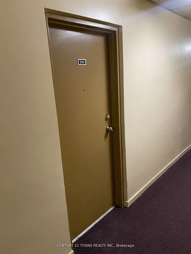 Additional image 2 of 4064 Lawrence Ave Unit 210