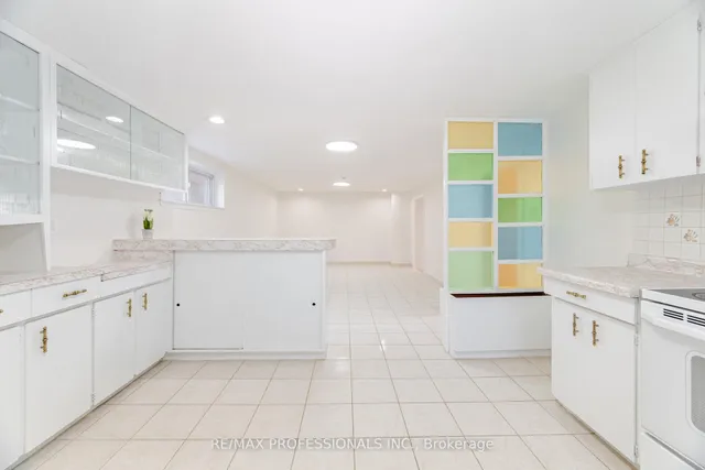 Additional image 38 of 718 Royal York Rd