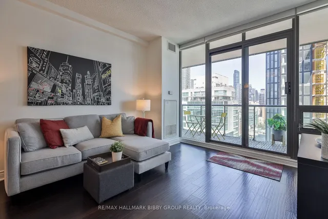 33 Lombard St Unit 2204