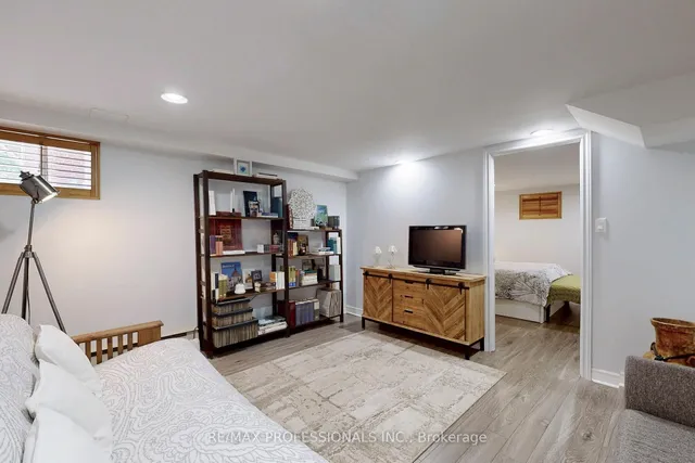 Additional image 34 of 126 Laurel Ave