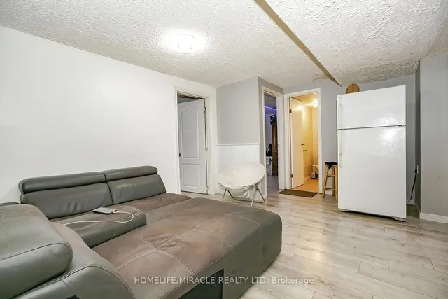 Additional image 31 of 46 Reigate Ave