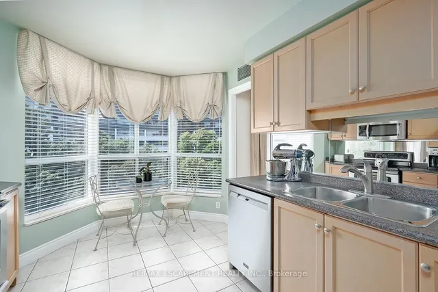 Additional image 15 of 442 Maple Ave Unit 609