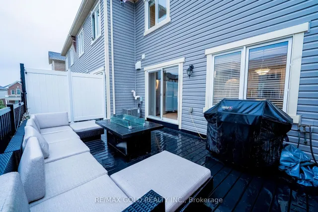 Additional image 31 of 8 Metro Cres