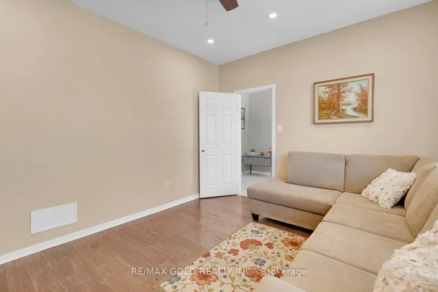 Additional image 8 of 6 Farad Crt