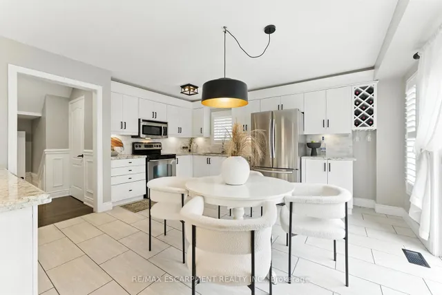 Additional image 10 of 2484 Whitehorn Dr