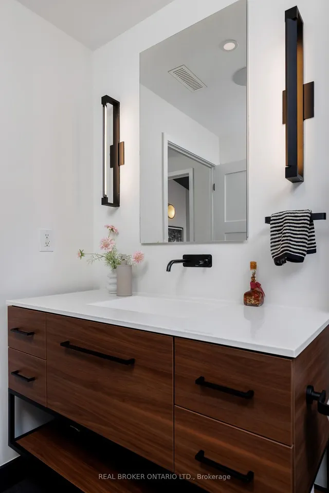 Additional image 22 of 38 Niagara St Unit PH08