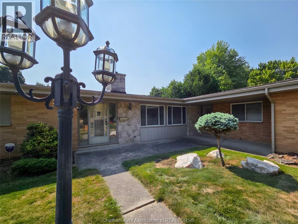 64 Parkwood DRIVE|Chatham, Ontario N7M2B2